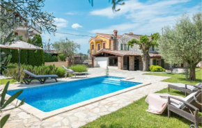 Awesome home in Vosteni w/ Outdoor swimming pool and 2 Bedrooms